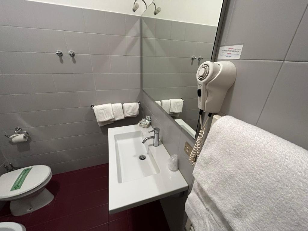 Koupelna v ubytování Hotel Vittoria