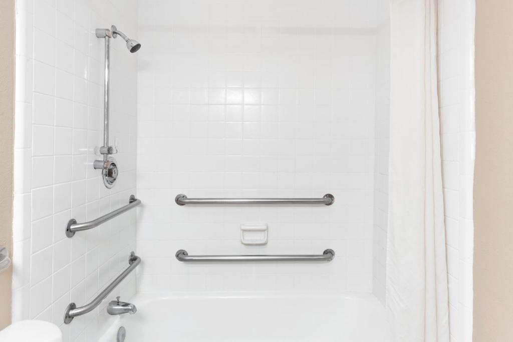Super Inn & Suites Carrollton 욕실