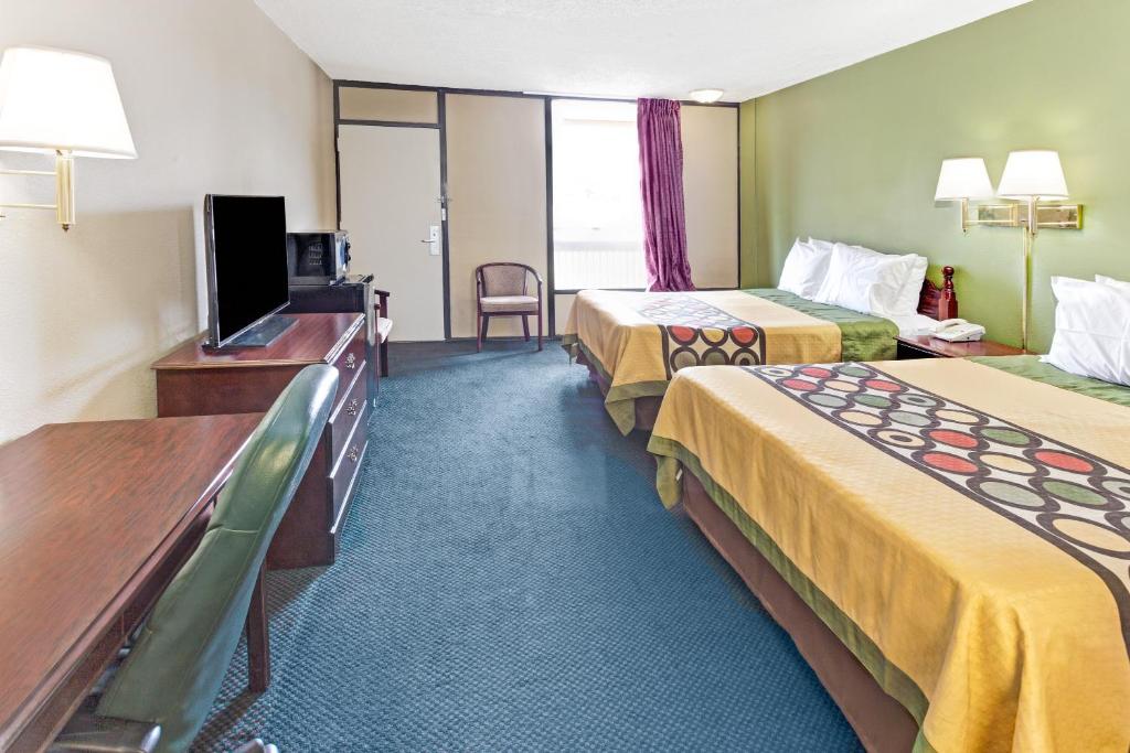 Super Inn & Suites Carrollton 객실 침대