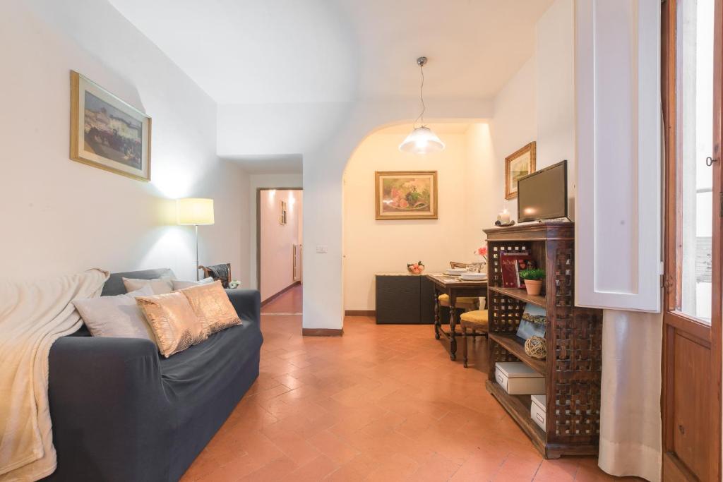 A seating area at Pitti - Flo Apartments