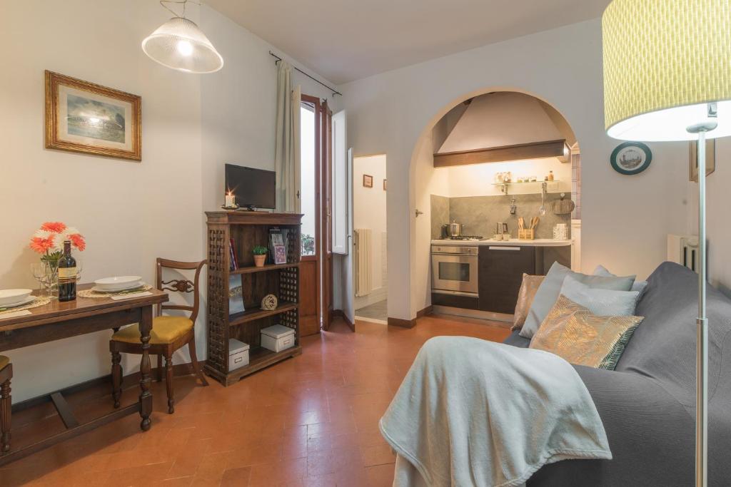 A television and/or entertainment centre at Pitti - Flo Apartments