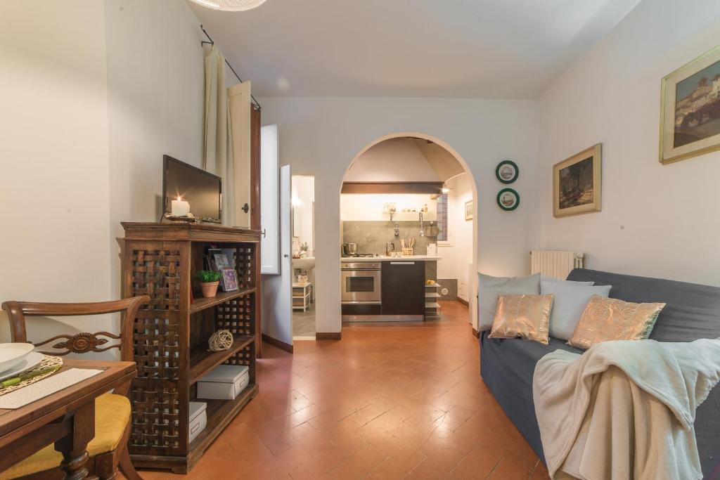 A kitchen or kitchenette at Pitti - Flo Apartments