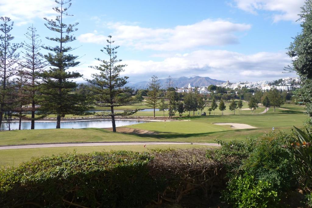 Galerija fotografija objekta Beautiful Apt with Golf & Lake Views Mijas Golf u gradu 'Mijas Costa'