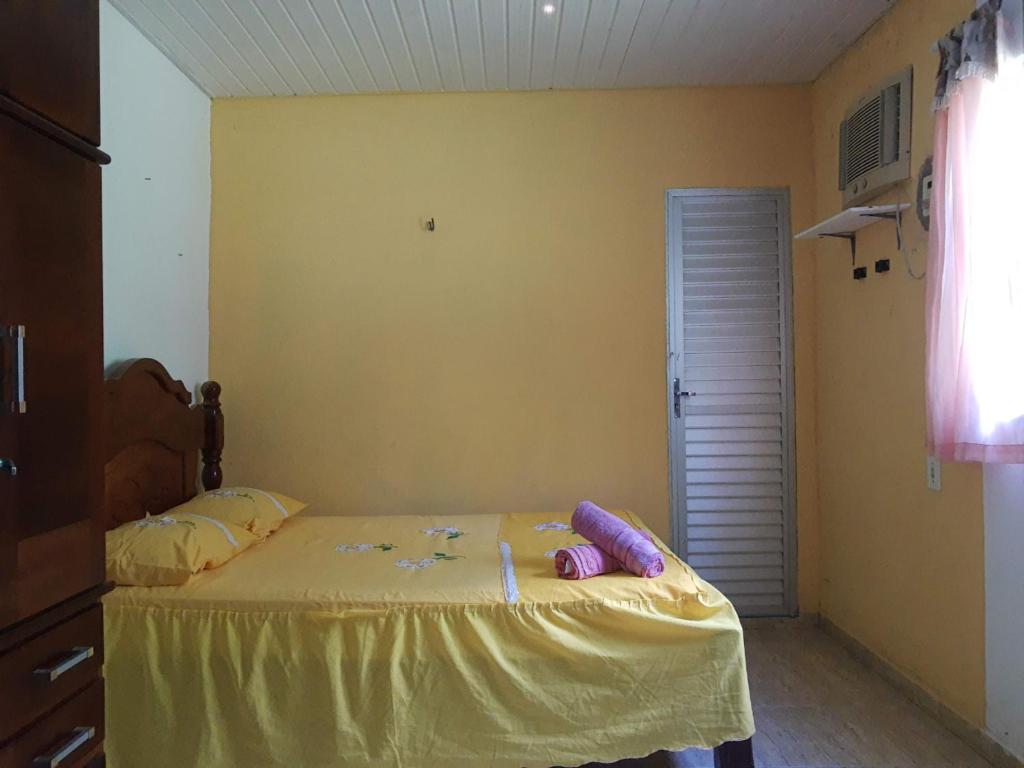 a bedroom with a bed with a toothbrush on it at Sítio Família Morais in Salvaterra