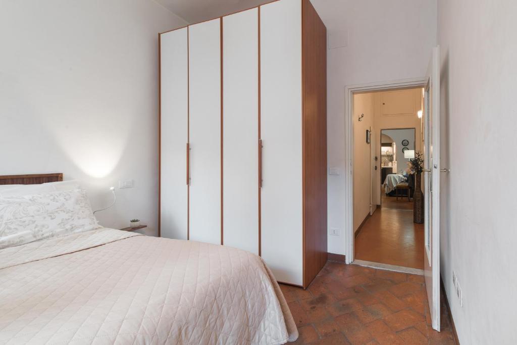 A bed or beds in a room at Pitti - Flo Apartments