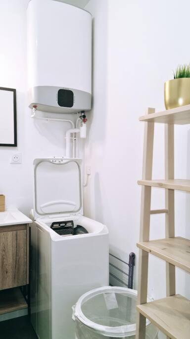 Kuchyňa alebo kuchynka v ubytovaní Le Cosy Central Moderne et Chaleureux