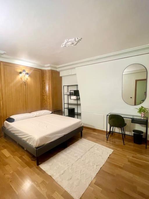 Posteľ alebo postele v izbe v ubytovaní Incroyable appartement parisien - Batignolles