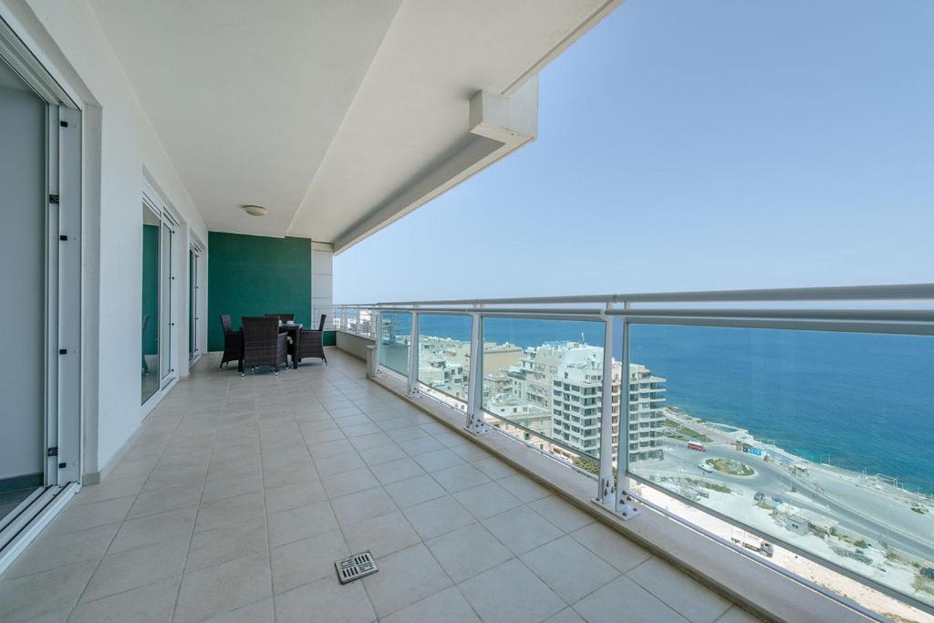 Seafront Apartment Sliema - Apartment With Sea View