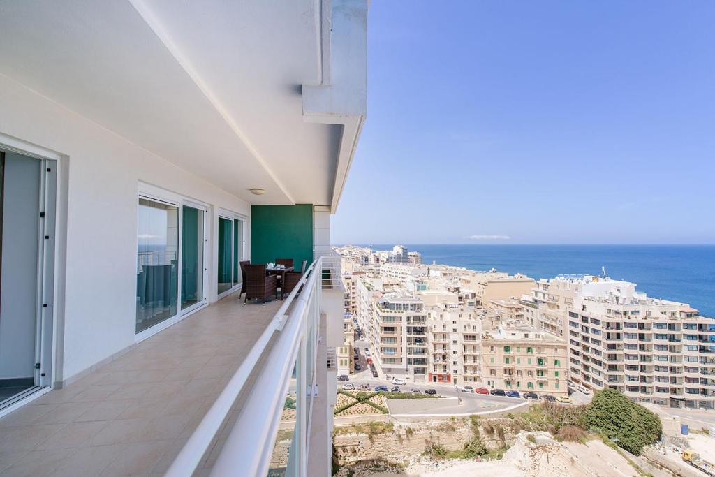 Seafront Apartment Sliema - Apartment With Sea View