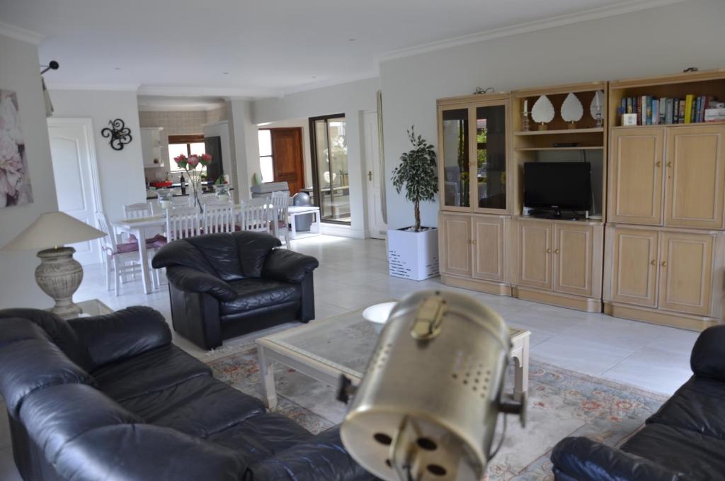 La Tramonto Beach House - Housity