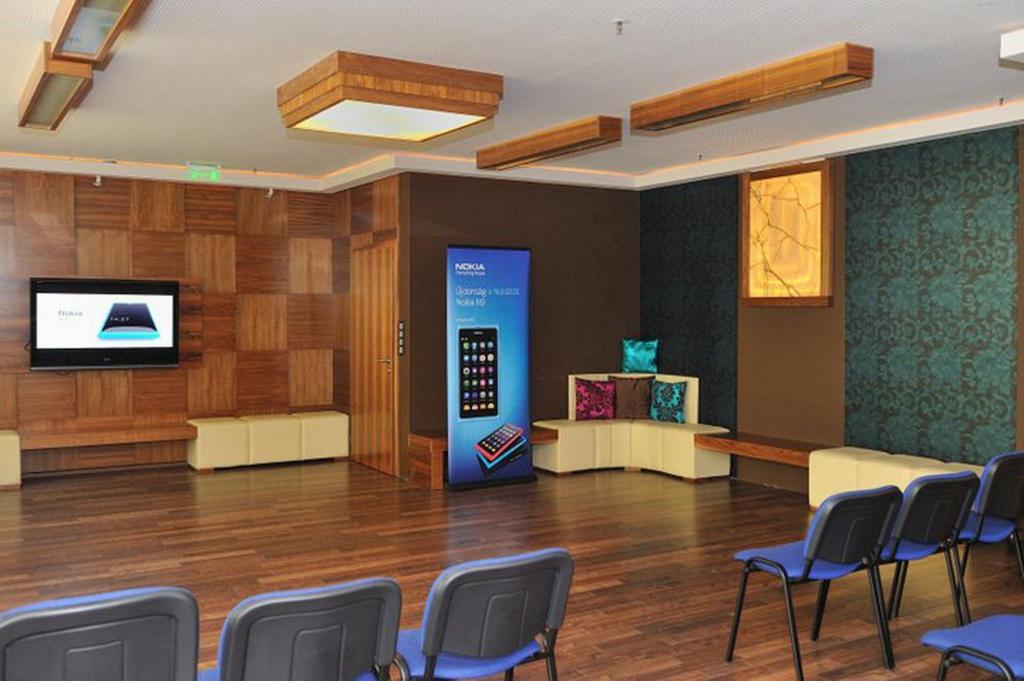 Televízia a/alebo spoločenská miestnosť v ubytovaní Luxury Downtown Apartments