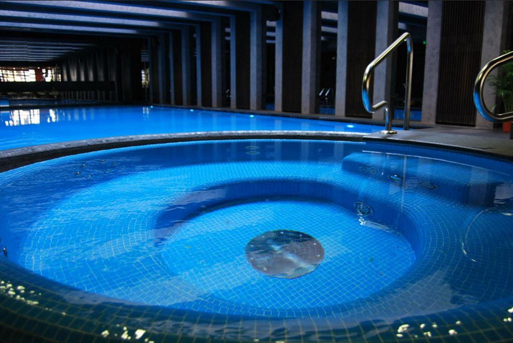 Bazén v ubytovaní Luxury Downtown Apartments alebo v jeho blízkosti