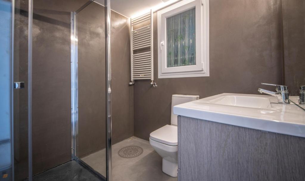 Kúpeľňa v ubytovaní R139 Beachfront apartment Guillem