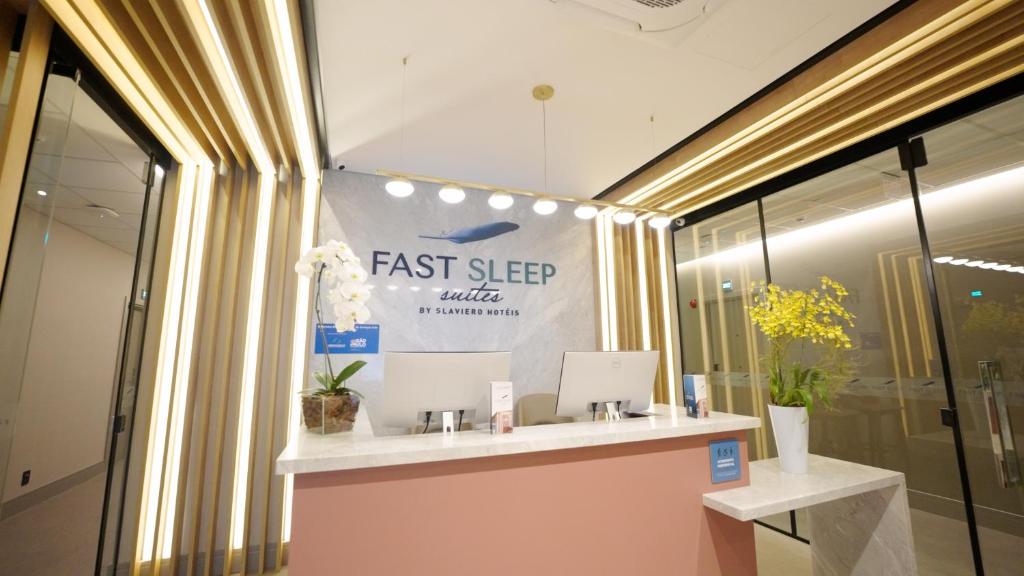 Galeriebild der Unterkunft Fast Sleep Suites by Slaviero Hoteis - Hotel dentro do Aeroporto de Guarulhos - Terminal 2 - desembarque oeste in Guarulhos