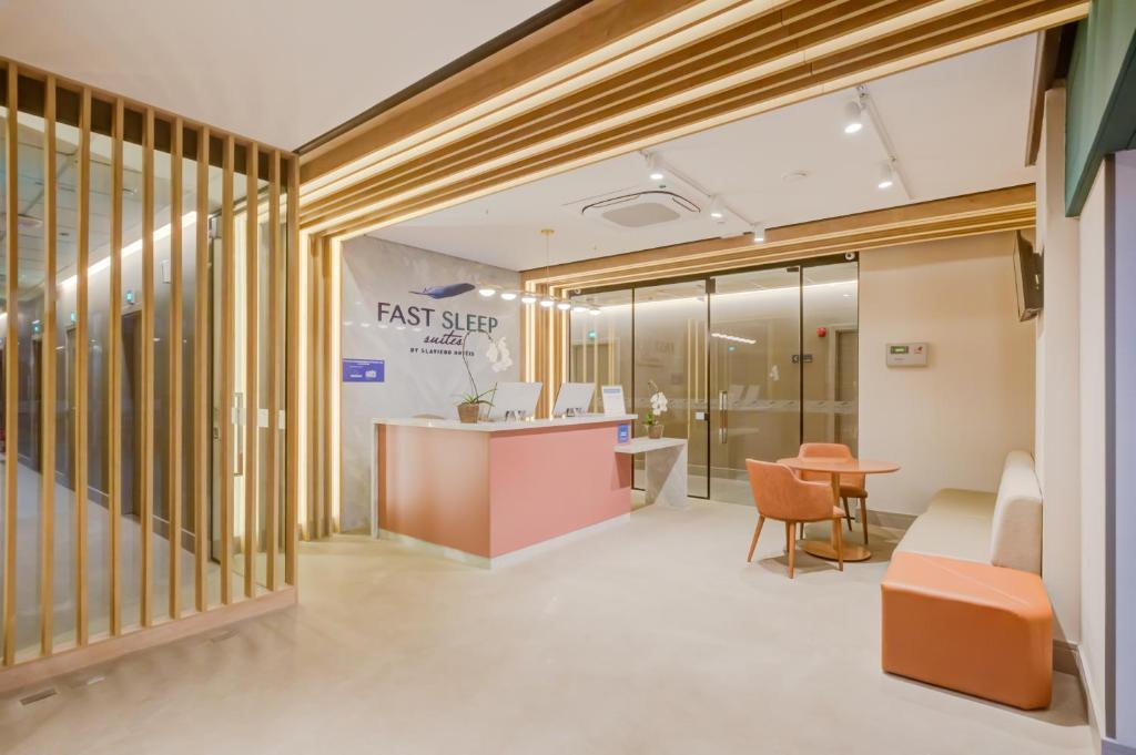 Galeriebild der Unterkunft Fast Sleep Suites by Slaviero Hoteis - Hotel dentro do Aeroporto de Guarulhos - Terminal 2 - desembarque oeste in Guarulhos