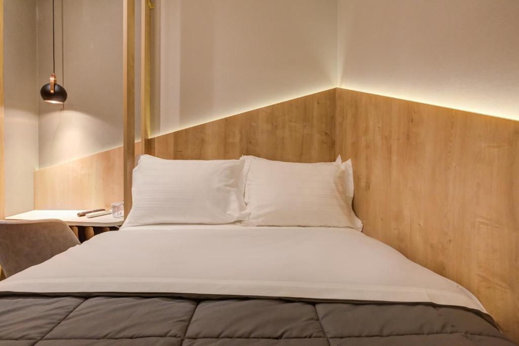 Ein Bett oder Betten in einem Zimmer der Unterkunft Fast Sleep Suites by Slaviero Hoteis - Hotel dentro do Aeroporto de Guarulhos - Terminal 2 - desembarque oeste