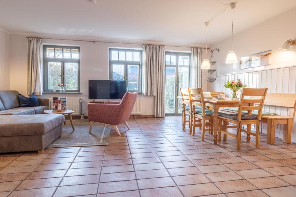 Posezení v ubytování Ferienhaussiedlung Strandperlen Buchenhof 2b (Typ VI)