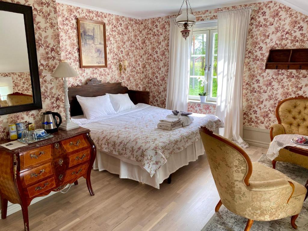 Un pat sau paturi într-o cameră la Villa Fryksta