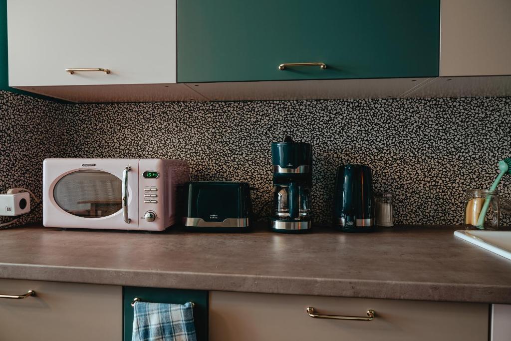 Kuchyň nebo kuchyňský kout v ubytování LaLeLu Hostel Dresden