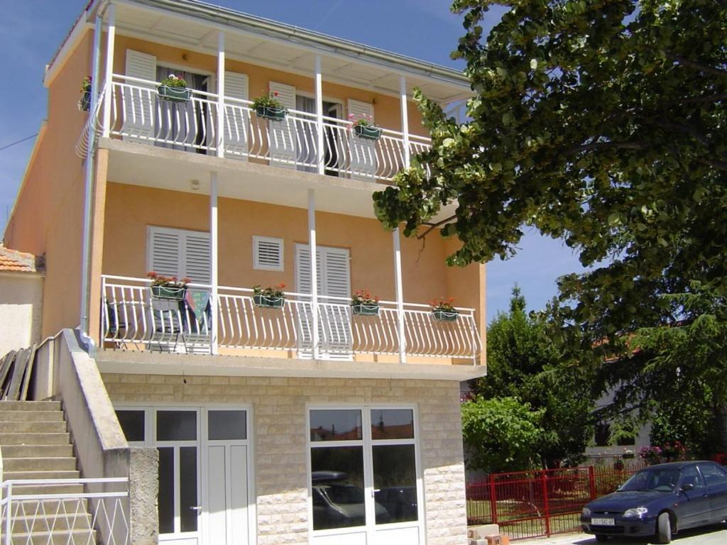 Budova, kde se apartmán nachází