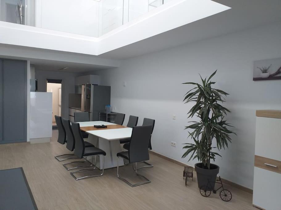 Kép New luxury villa with jacuzzi in heart of Lanzarote szállásáról Costa Teguisében a galériában