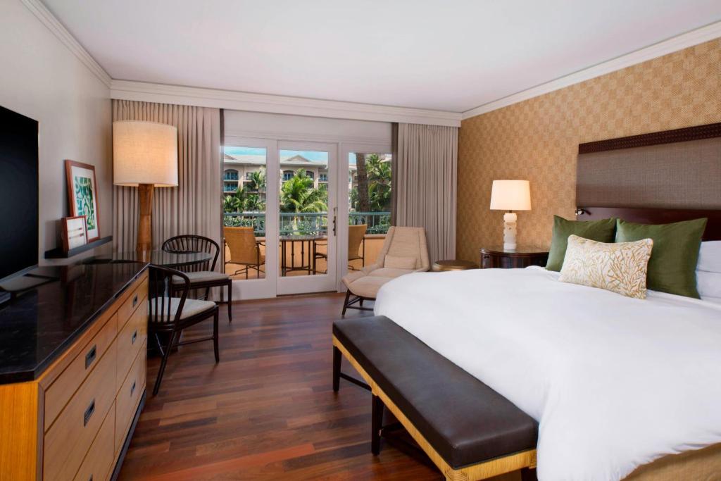 Postel nebo postele na pokoji v ubytování The Ritz-Carlton Maui, Kapalua