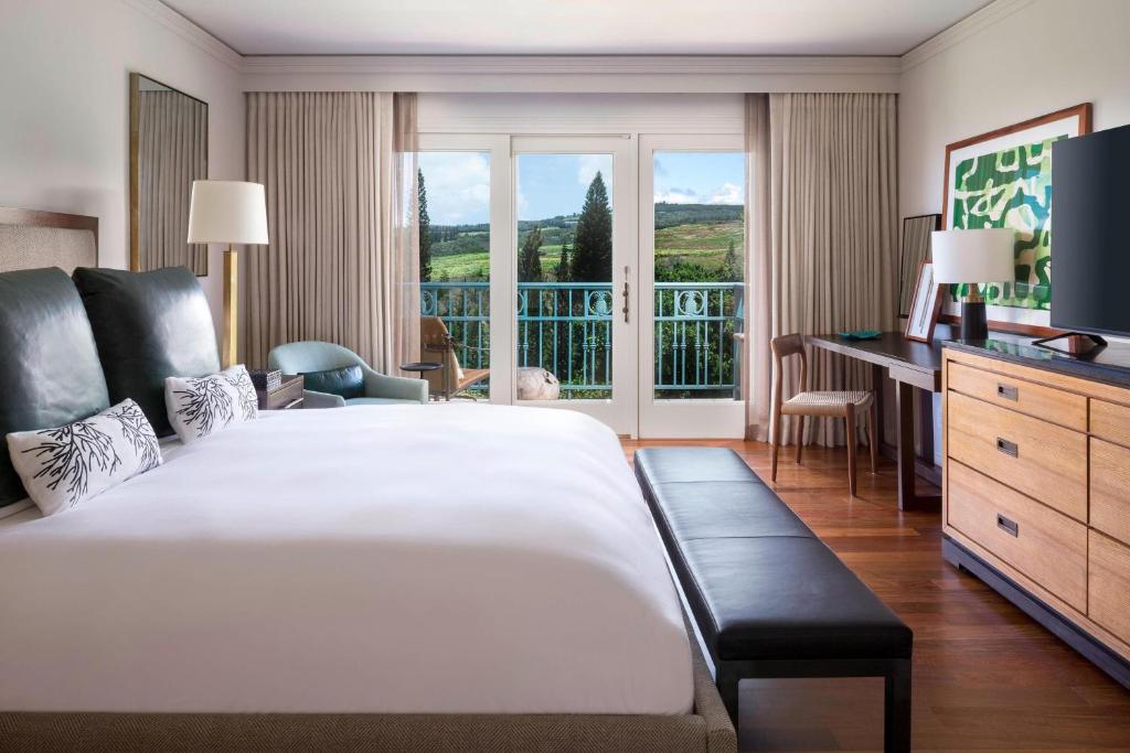 Postel nebo postele na pokoji v ubytování The Ritz-Carlton Maui, Kapalua