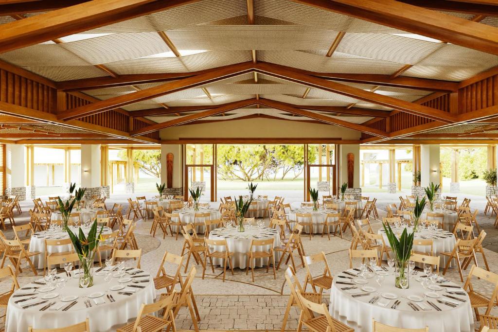 Restaurace v ubytování The Ritz-Carlton Maui, Kapalua