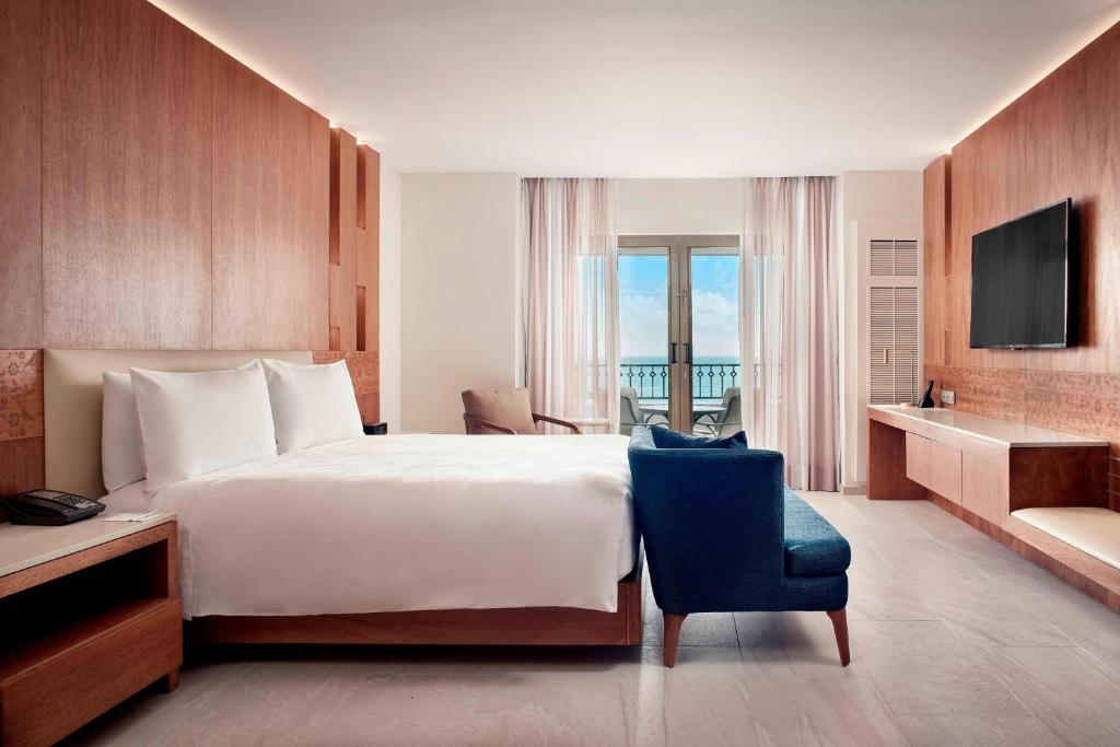 Postel nebo postele na pokoji v ubytování JW Marriott Cancun Resort & Spa