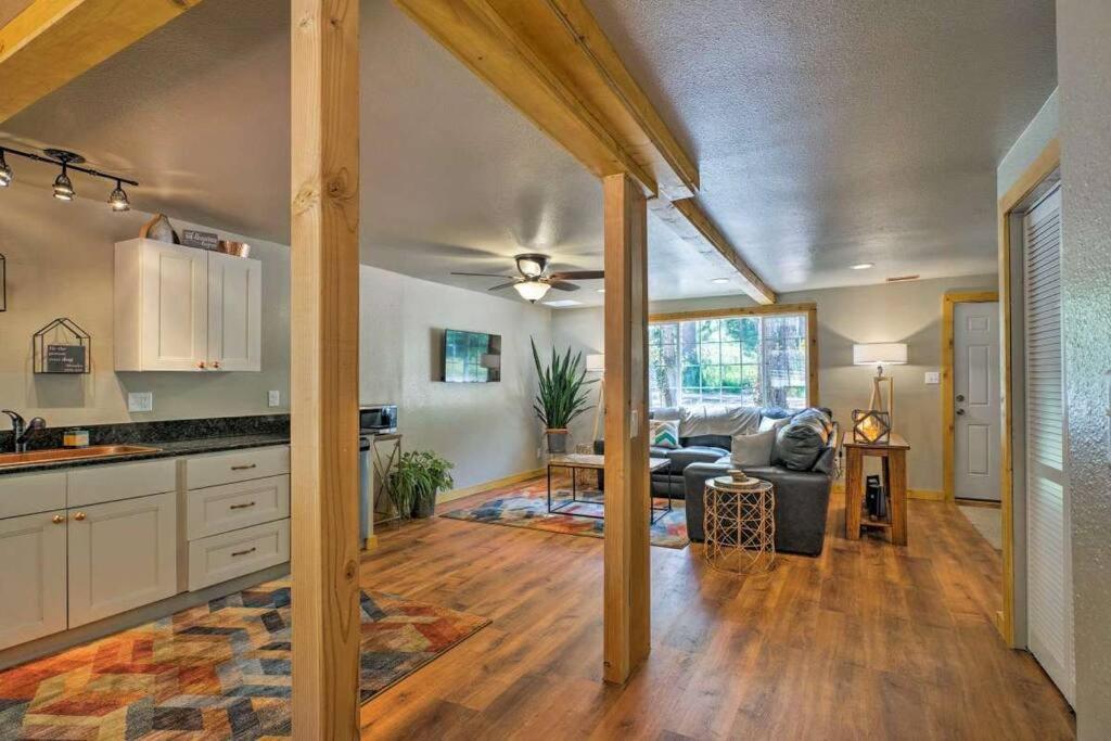 The Mountains are calling at Rock Creek Haven! Walking distance to Green Mountain Falls! - Housity