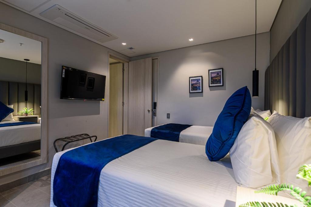 Postel nebo postele na pokoji v ubytování 4 Sur Hotel
