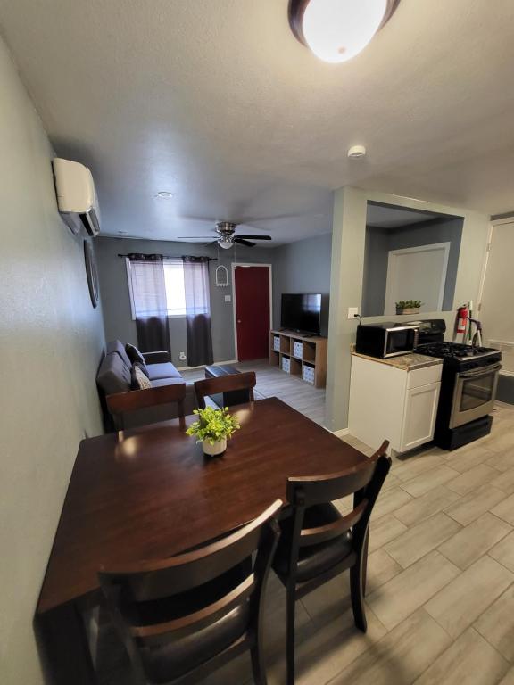 Apartment Stylish And Comfortable Apt Near Ft Bliss - #3, El Paso, TX ...