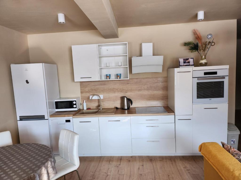Kuchyň nebo kuchyňský kout v ubytování Apartmán Greenside