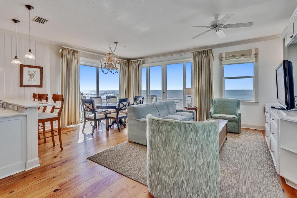 Et tv og/eller underholdning på Beach Front 3 Bedroom D