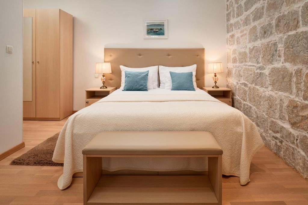 Postel nebo postele na pokoji v ubytování Lanterna Rooms