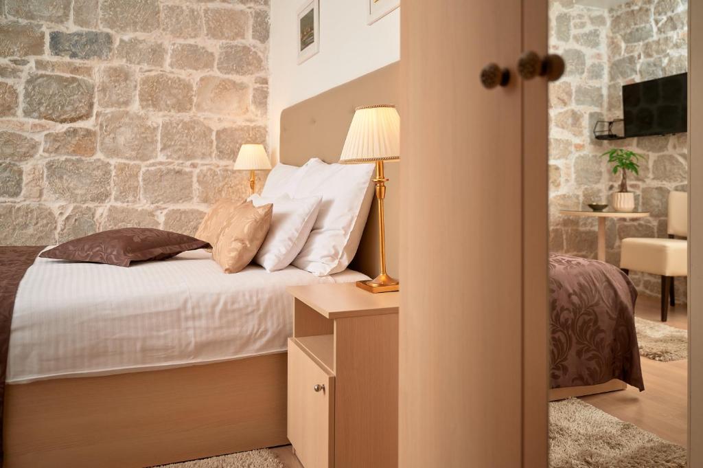 Postel nebo postele na pokoji v ubytování Lanterna Rooms