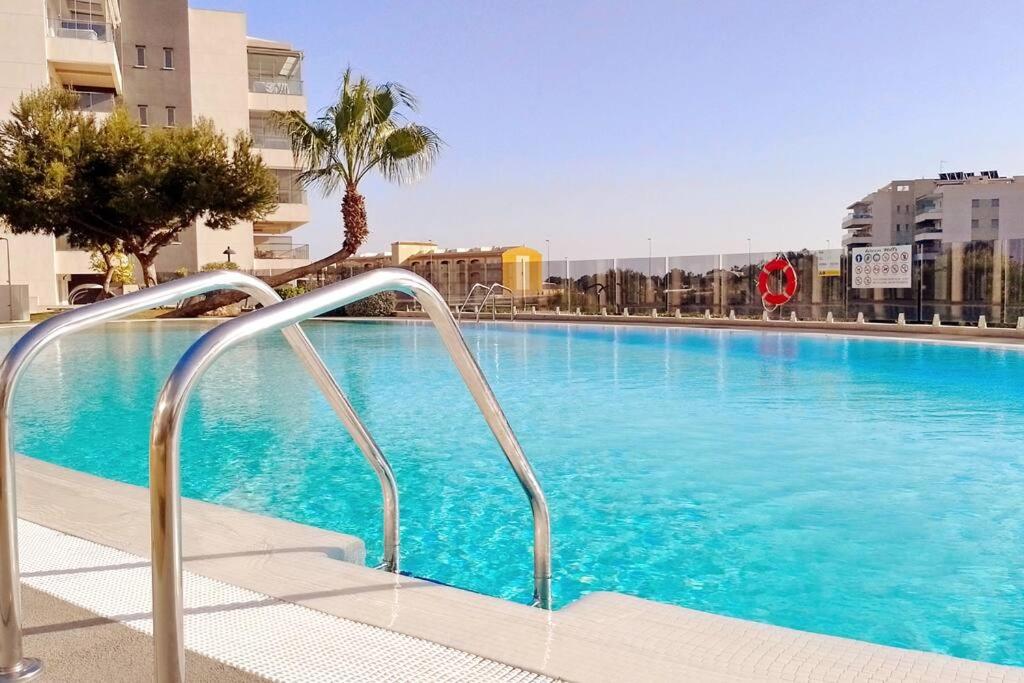 Cozy 3 bdrm apartment with terrace, spa, heated pool, gym ...
