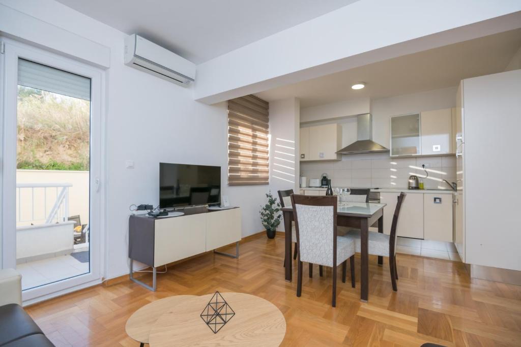 Duplex Apartment Vita Split, near Žnjan Beach