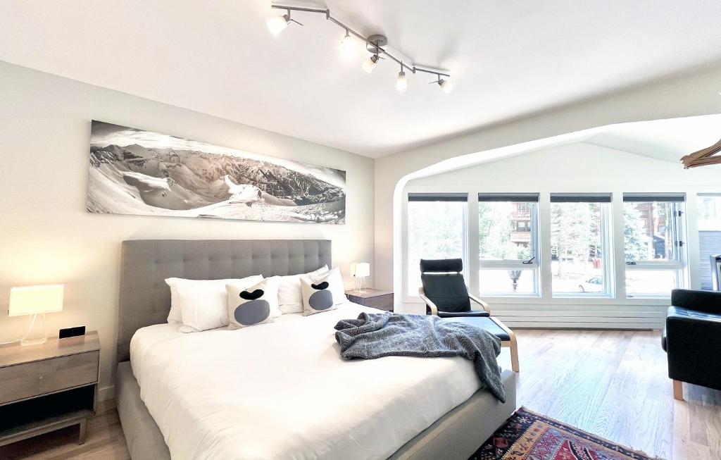 Et opholdsområde på Chic, Modern - Walk Anywhere Viking Lodge 206 condo