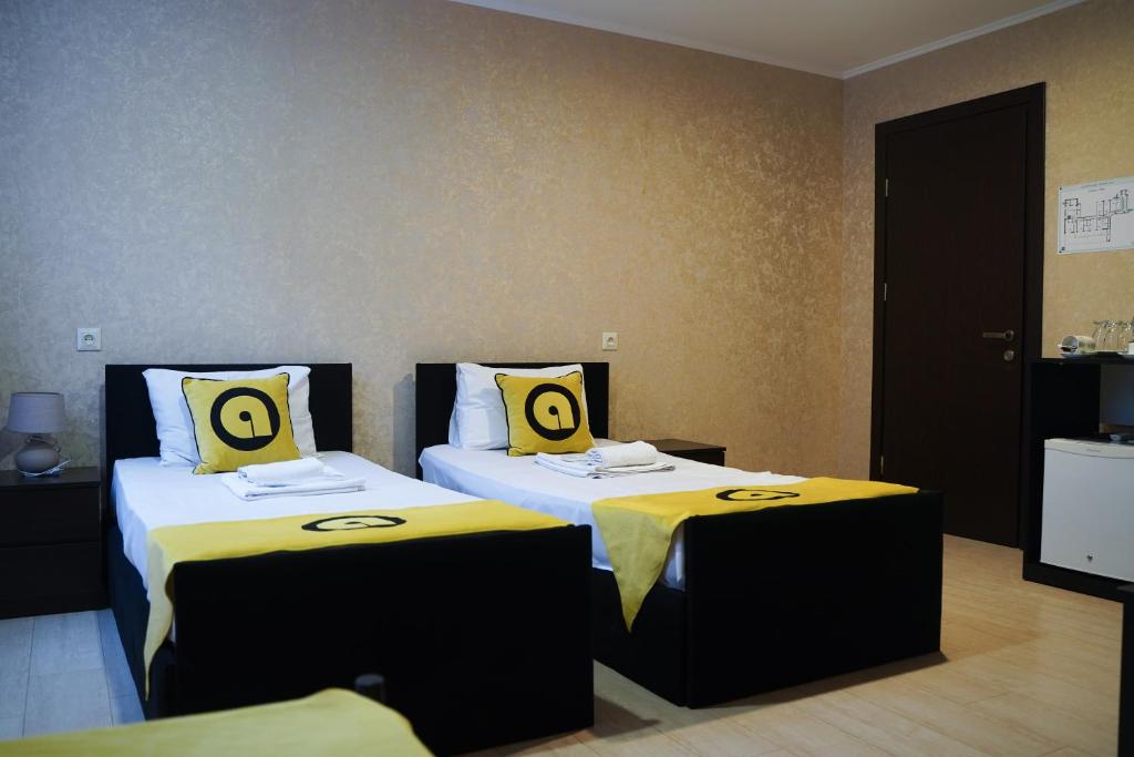 Postel nebo postele na pokoji v ubytování Aura Plaza Hotel