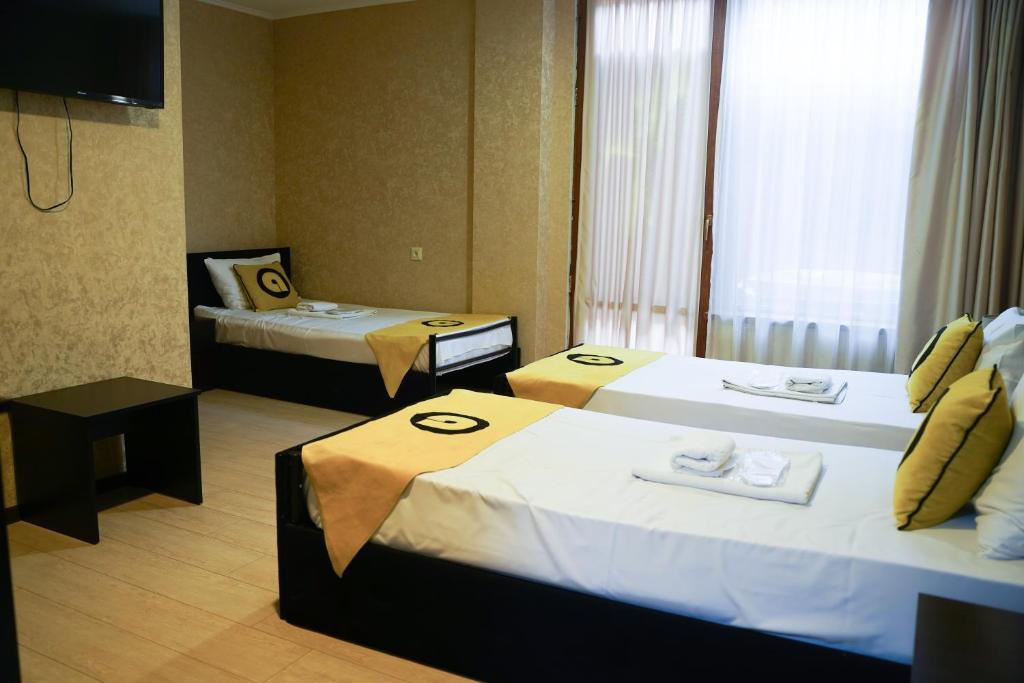 Postel nebo postele na pokoji v ubytování Aura Plaza Hotel