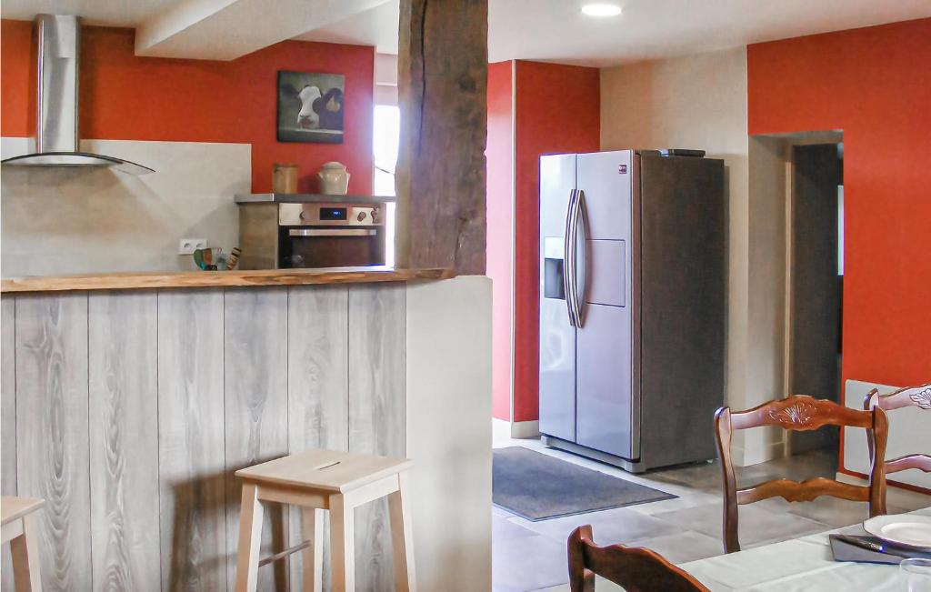 Kuchyňa alebo kuchynka v ubytovaní Cozy Home In La Souterraine