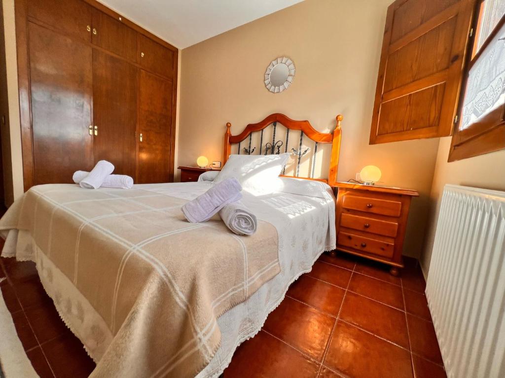 A bed or beds in a room at Los Robles Andrin