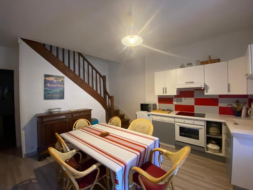 a kitchen with a table and chairs in a room at Maison Capbreton, 3 pièces, 4 personnes - FR-1-413-116 in Capbreton