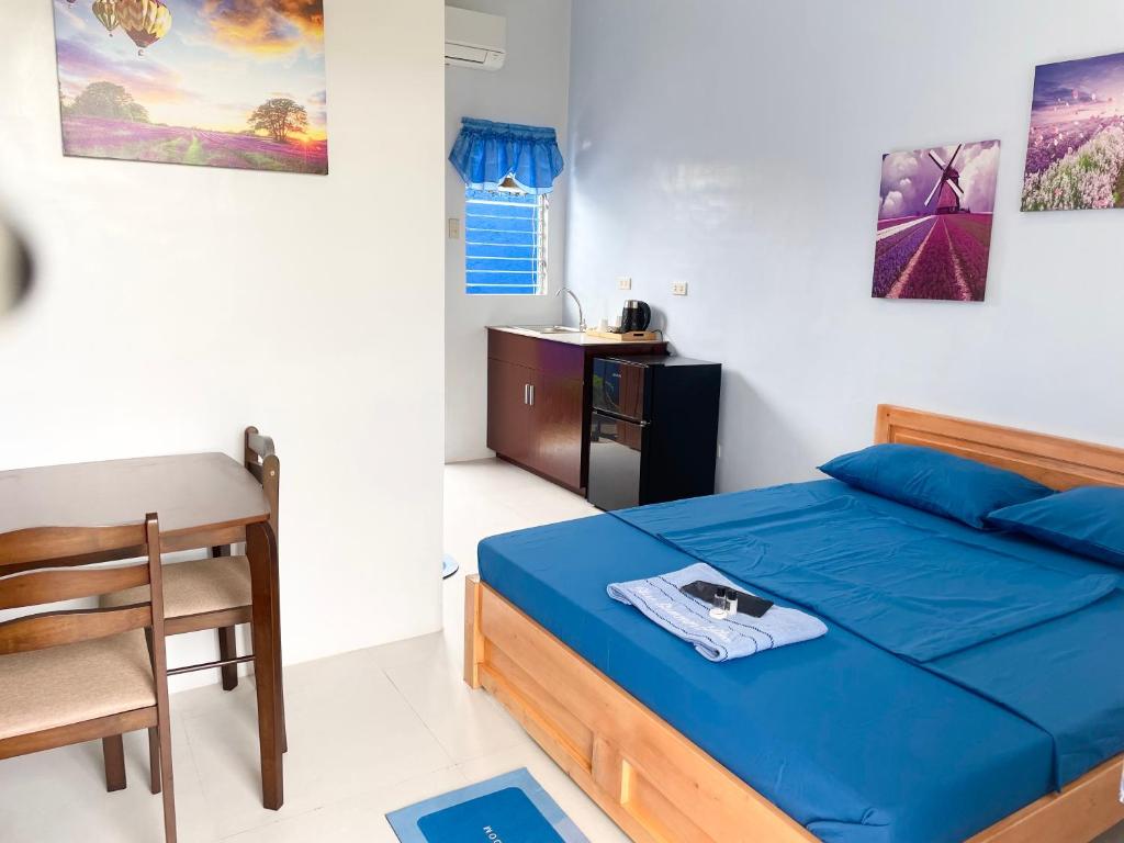 Postel nebo postele na pokoji v ubytování Blue Summer Suites & Restaurant