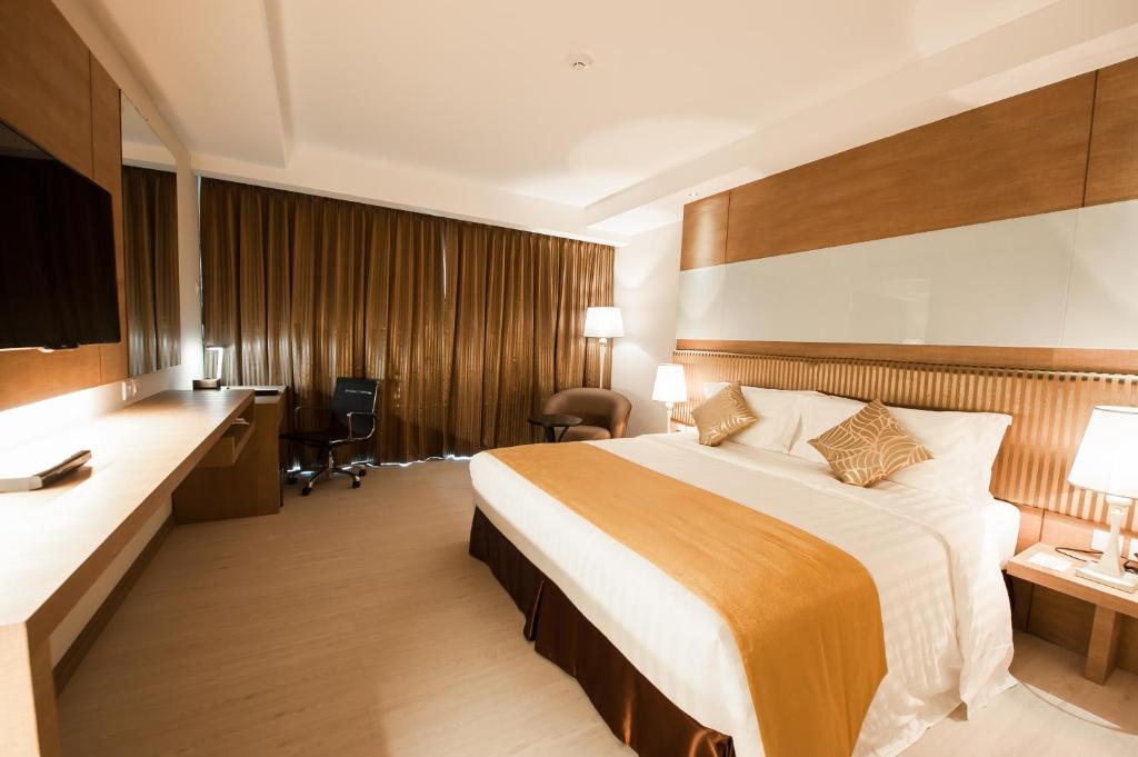 Кровать или кровати в номере Garden Sentral Hotel