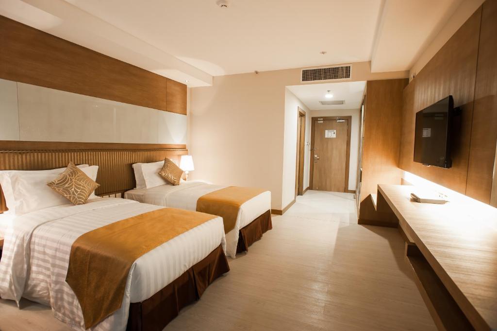 Кровать или кровати в номере Garden Sentral Hotel