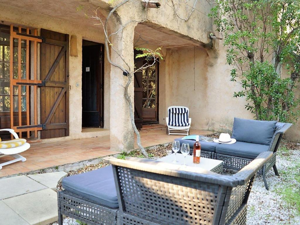 Posedenie v ubytovaní Maison Méditerranéenne 3 Pièces avec Jardin, Proche Plage – 6 Couchages, BBQ, Garage, Terrasse - FR-1-226B-134