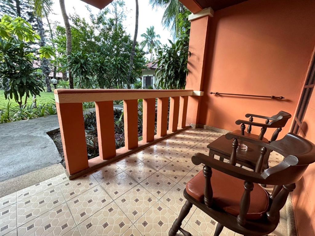 Balkón nebo terasa v ubytování Phuket Leelavadee Hua Ting Resort
