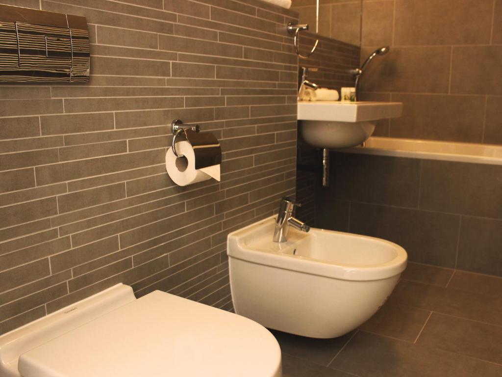 Koupelna v ubytování Hotel Lev